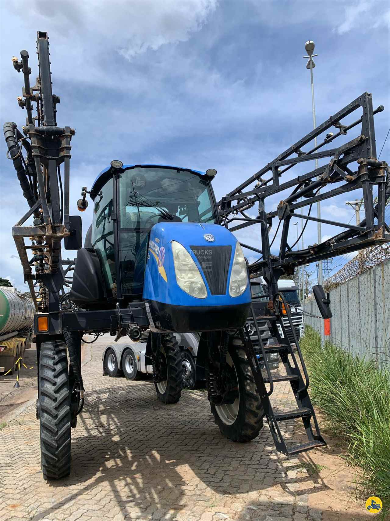 PULVERIZADOR NEW HOLLAND SP2500 Tração 4x4 Via Trucks - DAF CONTAGEM MINAS GERAIS MG